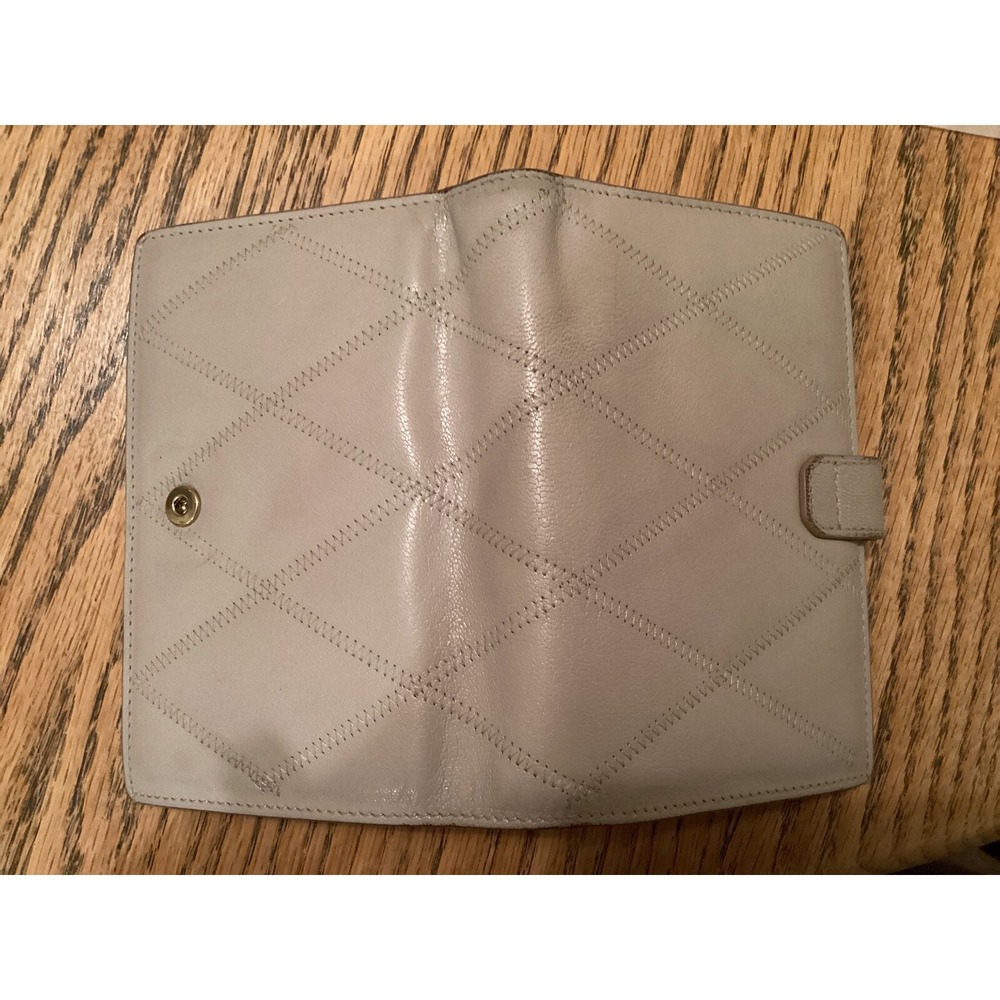Givenchy Goatskin Diamond Quilted GV3 medium wallet Aubergine - Picture 10 of 14